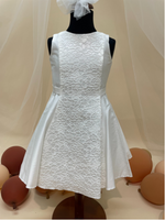 Carica l'immagine nel visualizzatore Galleria, Abitino bianco con ricamo centrale Tg.5 anni