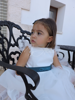 Carica l'immagine nel visualizzatore Galleria, Vestito elegante cerimonia in raso bianco con cinta e fiocco verde smeraldo con personalizzazione nome