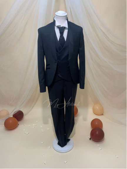Completo diciottesimo elegante nero guru