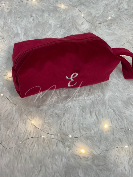 Astuccio pochette in velluto rosso con personalizzazione lettera
