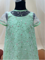 Carica l&#39;immagine nel visualizzatore Galleria, Abitino verde con tulle ricamato a fiorellini 2 pezzi Tg.5 anni
