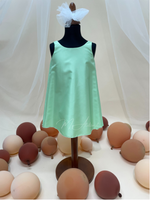 Carica l&#39;immagine nel visualizzatore Galleria, Abitino verde con tulle ricamato a fiorellini 2 pezzi Tg.5 anni
