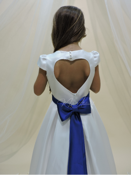 Vestito elegante cerimonia in mikado bianco con cinta fiocco e calate azzurre