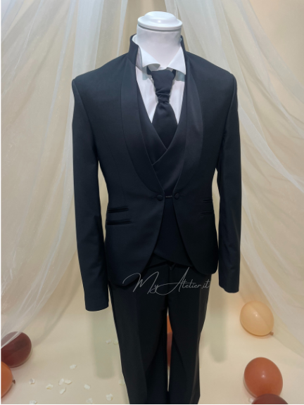 Completo diciottesimo elegante nero guru