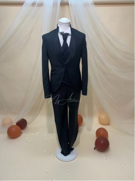 Completo diciottesimo elegante nero guru