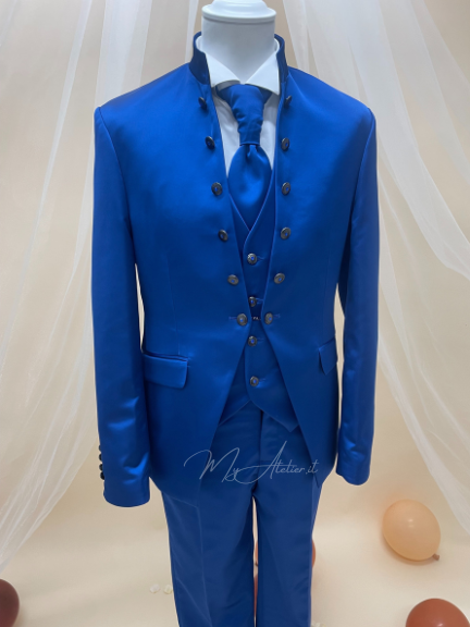 Completo diciottesimo elegante azzurro guru bottoni sul petto