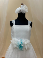 Carica l&#39;immagine nel visualizzatore Galleria, Abitino bianco con fiore azzurro Tg 6 anni
