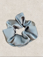 Carica l'immagine nel visualizzatore Galleria, Scrunchies in Raso Verde Salvia