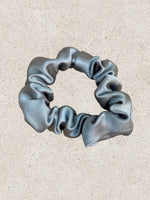 Carica l'immagine nel visualizzatore Galleria, Scrunchies in Raso Verde Salvia